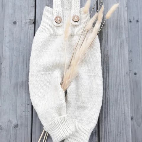Baby trousers with straps