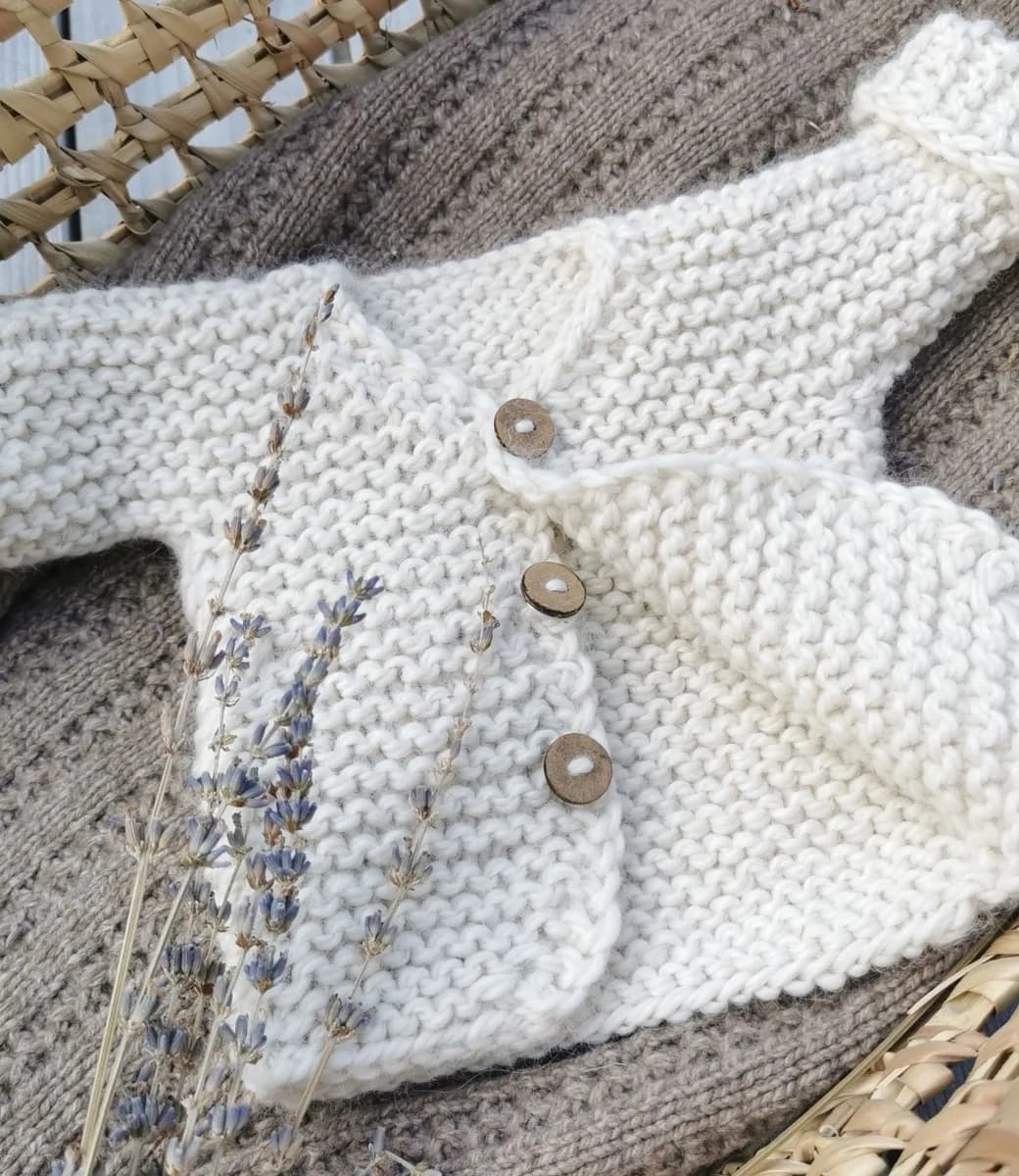 Grobstrick Babyjacke - Naturstück